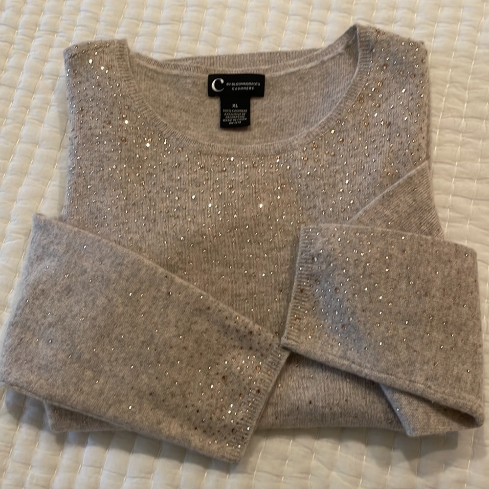 Cashmere sweater by BLOOMINGDALE’S. Size XL